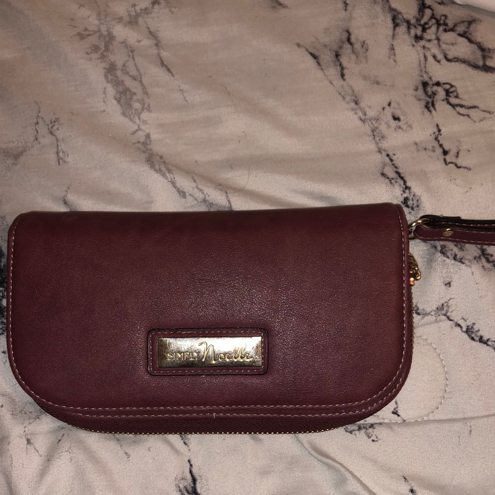 Simply Noelle burgundy wristlet wallet